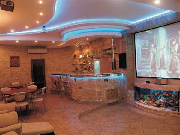 Prestige House Verona. Кафе-бар у бассейна
