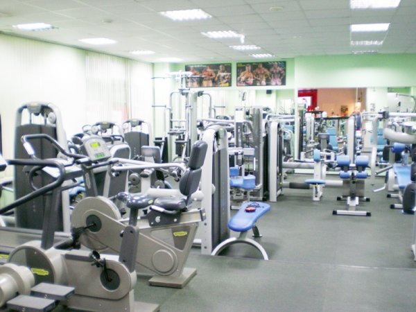 Фитнес-Клуб Paradise Fitness. Тренажерный зал