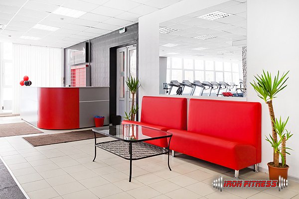 Iron Fitness — Фрязино. Холл и ресепшен