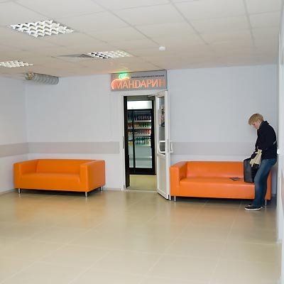 Fitness Group на Большевиков. Фирменные диванчики и магазин спортивного питания Мандарин
