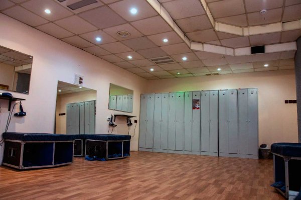 Физкультурно-оздоровительный клуб "Будь здоров". Раздевалка