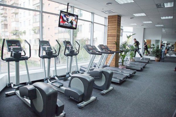 Фитнес центр Viper Gym — Ужгород. Зона кардітренажеров