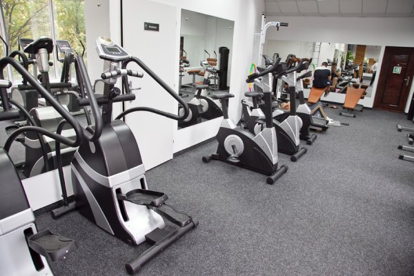 Фитнес центр Viper Gym — Ужгород. Зона кардітренажеров