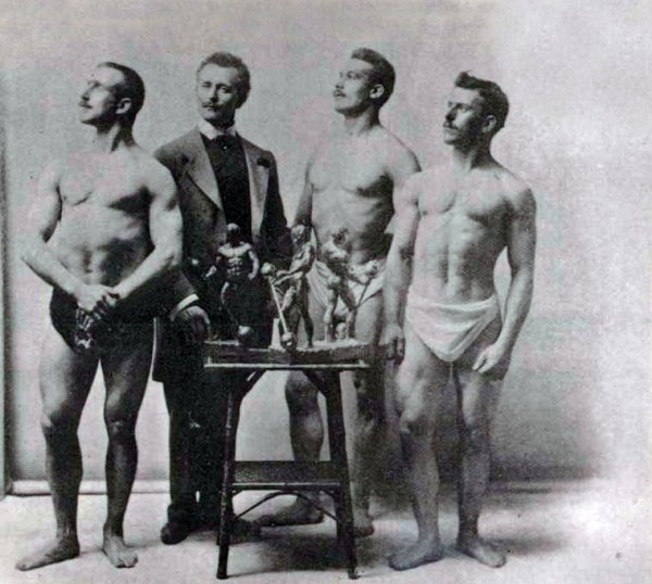 Евгений Сандов культурист