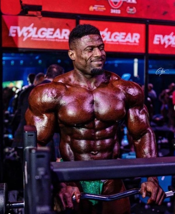 Andrew Jacked бодибилдер
