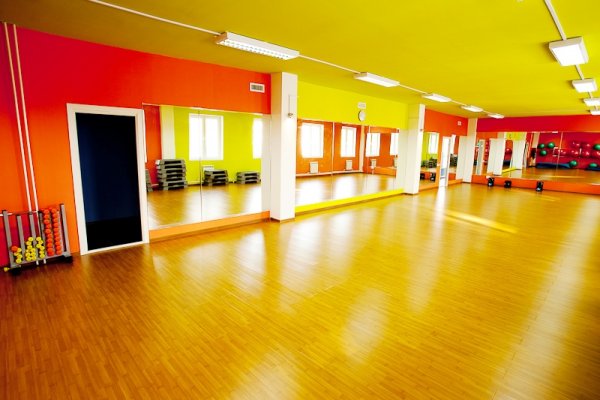 Спортивный клуб Mister fit. Зал групповых программ