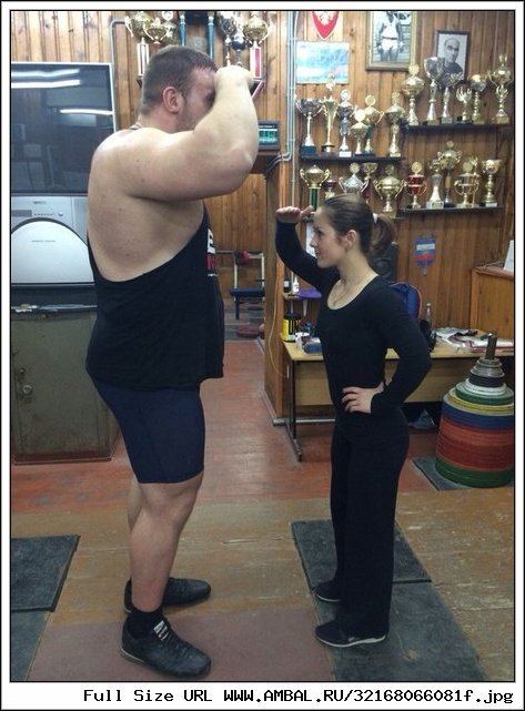 Кирилл Сарычев жена