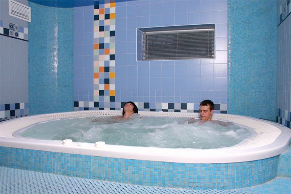 Publica fitness. Гидромассажный бассейн