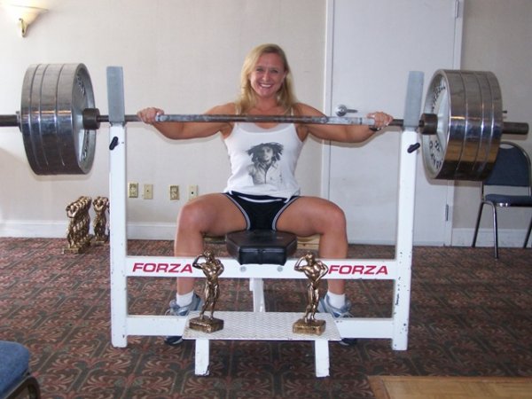 Lori Steele) США.
