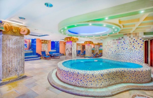 Фитнес-клуб «Luxury Wellness Biosphere». Джакузи аквазоны