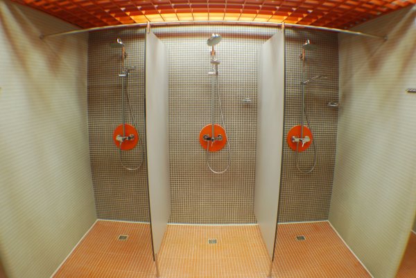 Ion Fitness Club & Spa Center. Душевая