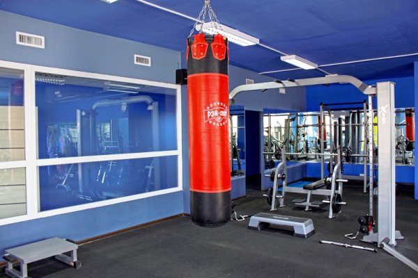 Спортивный клуб Mister fit. Боксерская груша