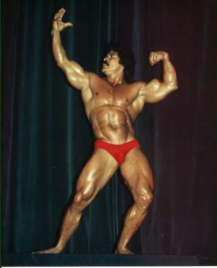 Ed Corney posing