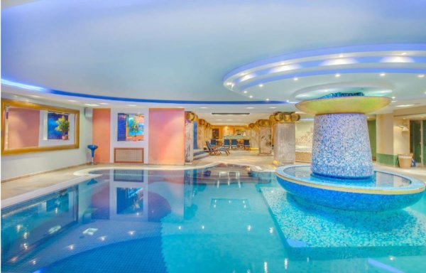Фитнес-клуб «Luxury Wellness Biosphere». Аквазона