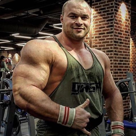 Кулаев бодибилдер
