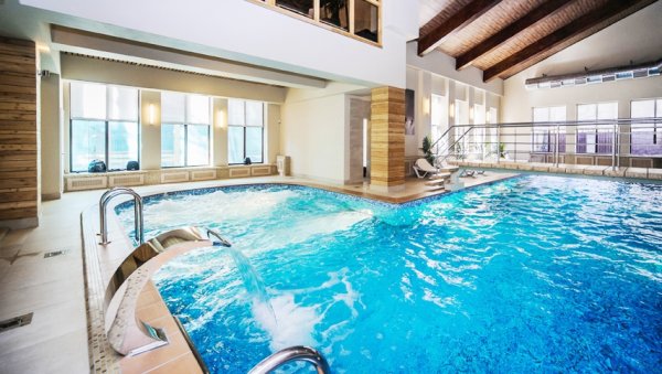 Веранда Spa&Wellness. Бассейн с гидромассажной зоной