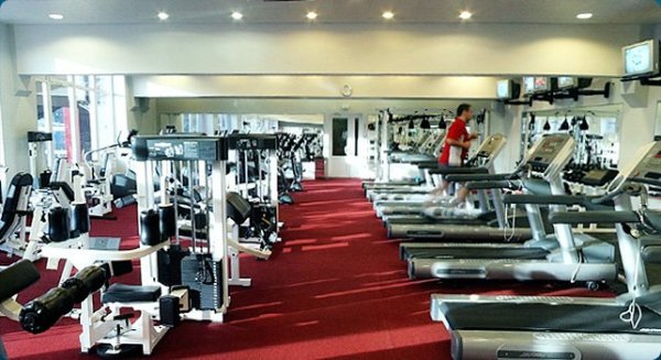 Publica fitness. зона силовых тренажёров