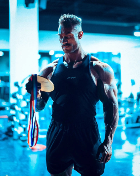 Крис Бамстед (Chris Bumstead), фотографии, биография, соревнования ...