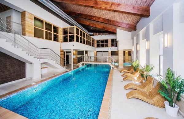 Веранда Spa&Wellness. Бассейн с гидромассажной зоной