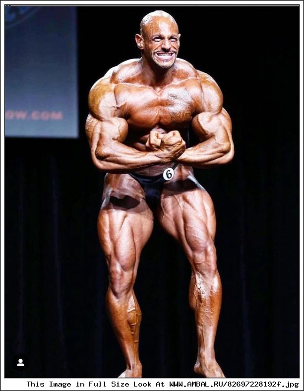 Игорь Костюнин IFBB Pro бодибилдер
