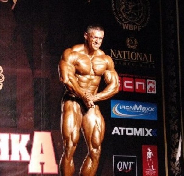 Адам Козыра бодибилдер