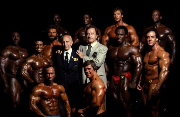 Джо Уайдер (Joe Weider), Джонни Фуллер (Johnny Fuller), Мохаммед Маккави (Mohamed Makkawy), Грег ДеФерро (Greg DeFerro), Ли Хейни (Lee Haney), Скотт Уилсон (Scott Wilson), Тони Пирсон (Tony Pearson), Дэйв Джонс (Dave Johns), Альберт Беклес (Albert Beckles), Юсуп Вилькош (Jusup Wilkosz), Гран При Великобритания 1983 года